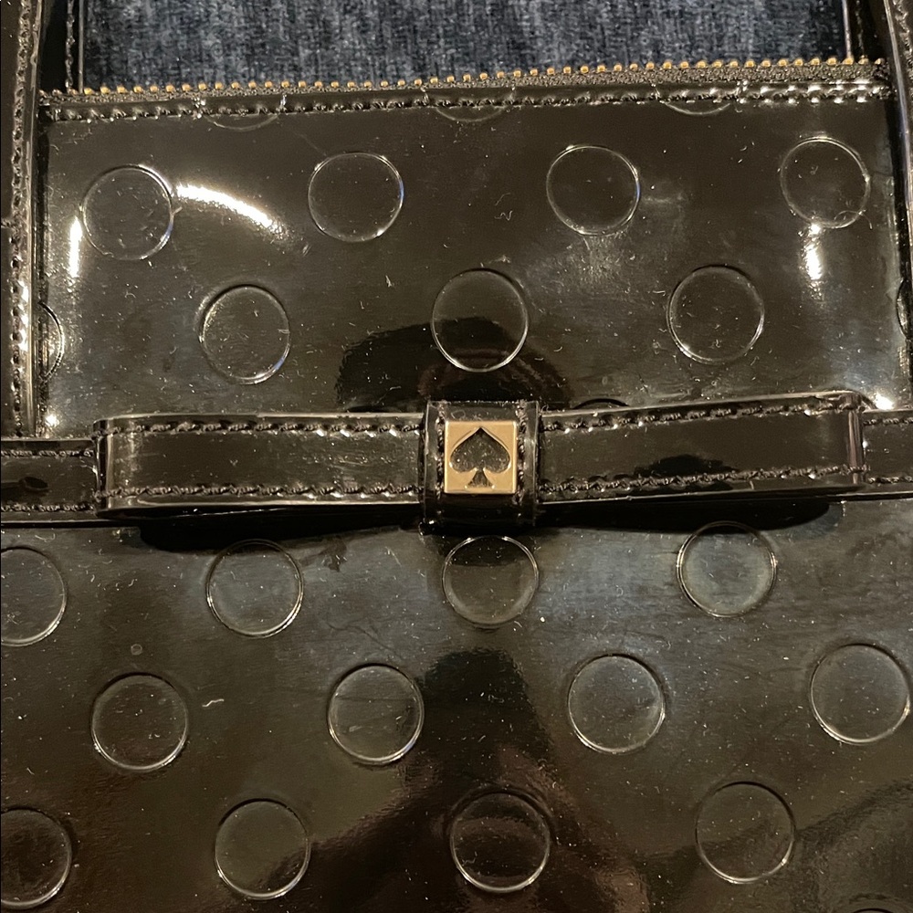 Kate Spade Black Patent Leather Tote with Bow Accent and circle pattern. NWOT - Picture 2 of 7